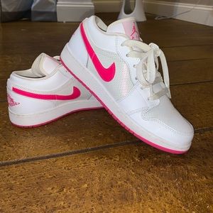 Kids size 6.5 Nike Dunks